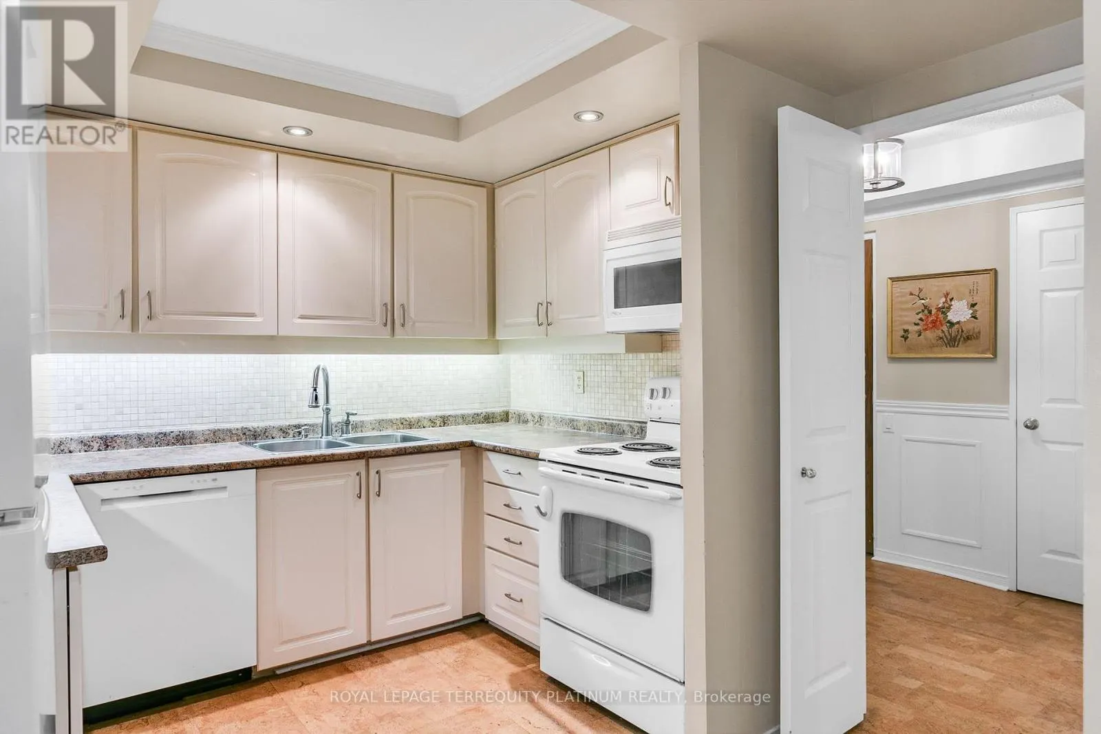 1202 - 3 CONCORDE PLACE