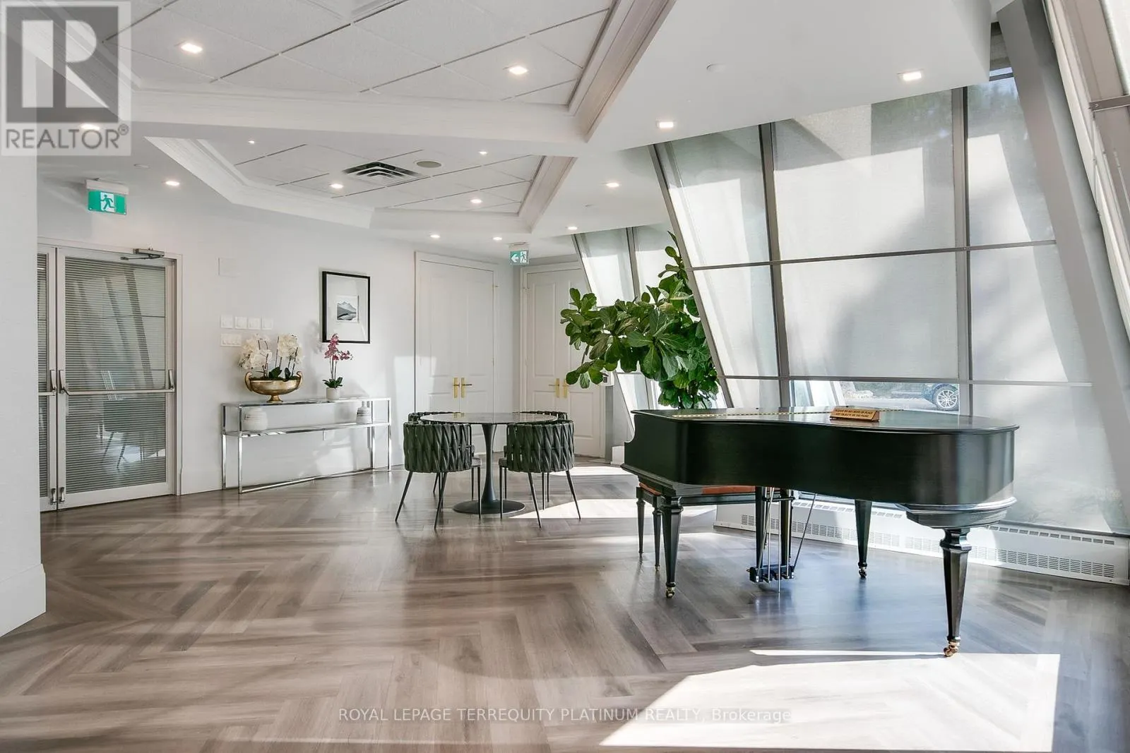 1202 - 3 CONCORDE PLACE