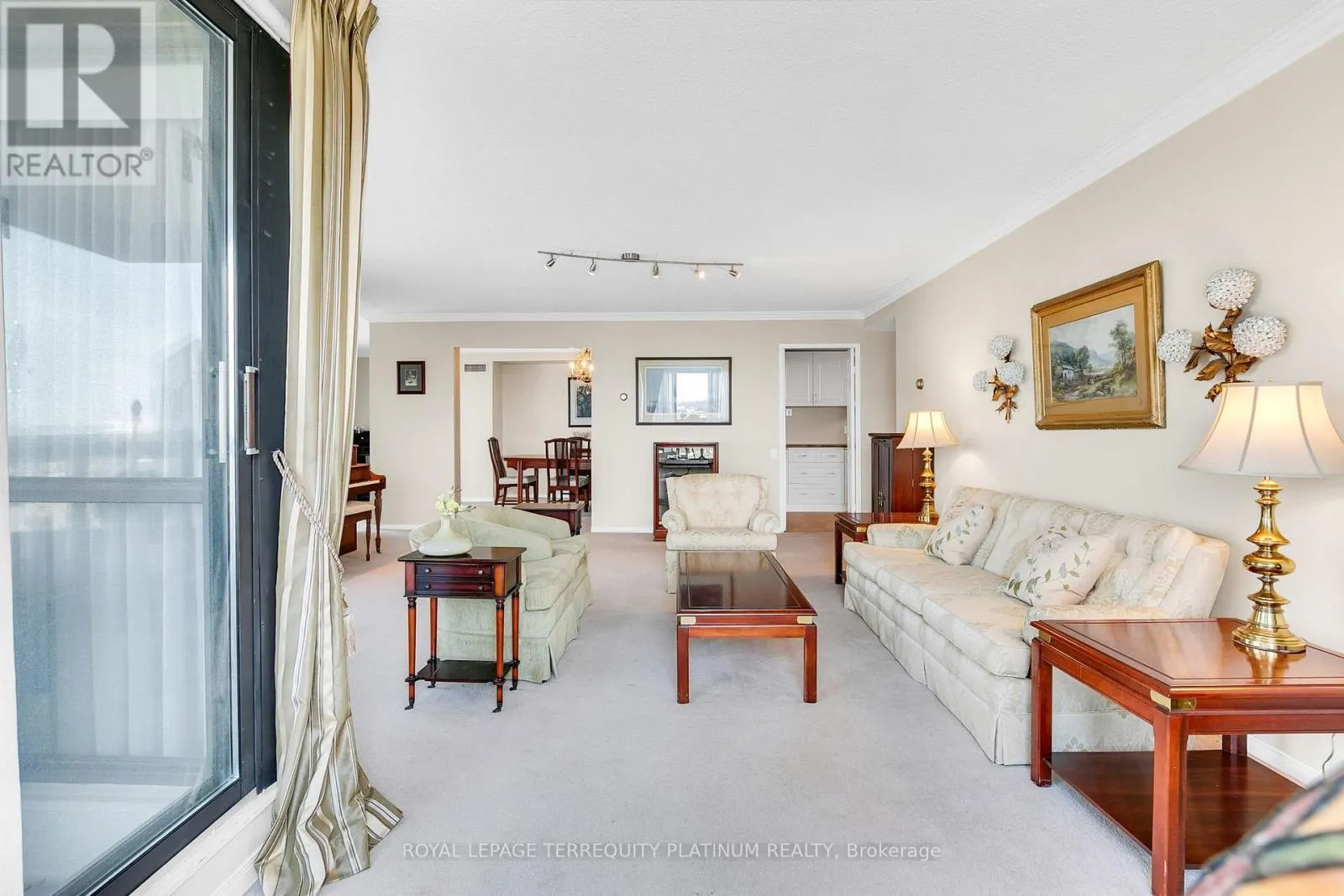 1202 - 3 CONCORDE PLACE