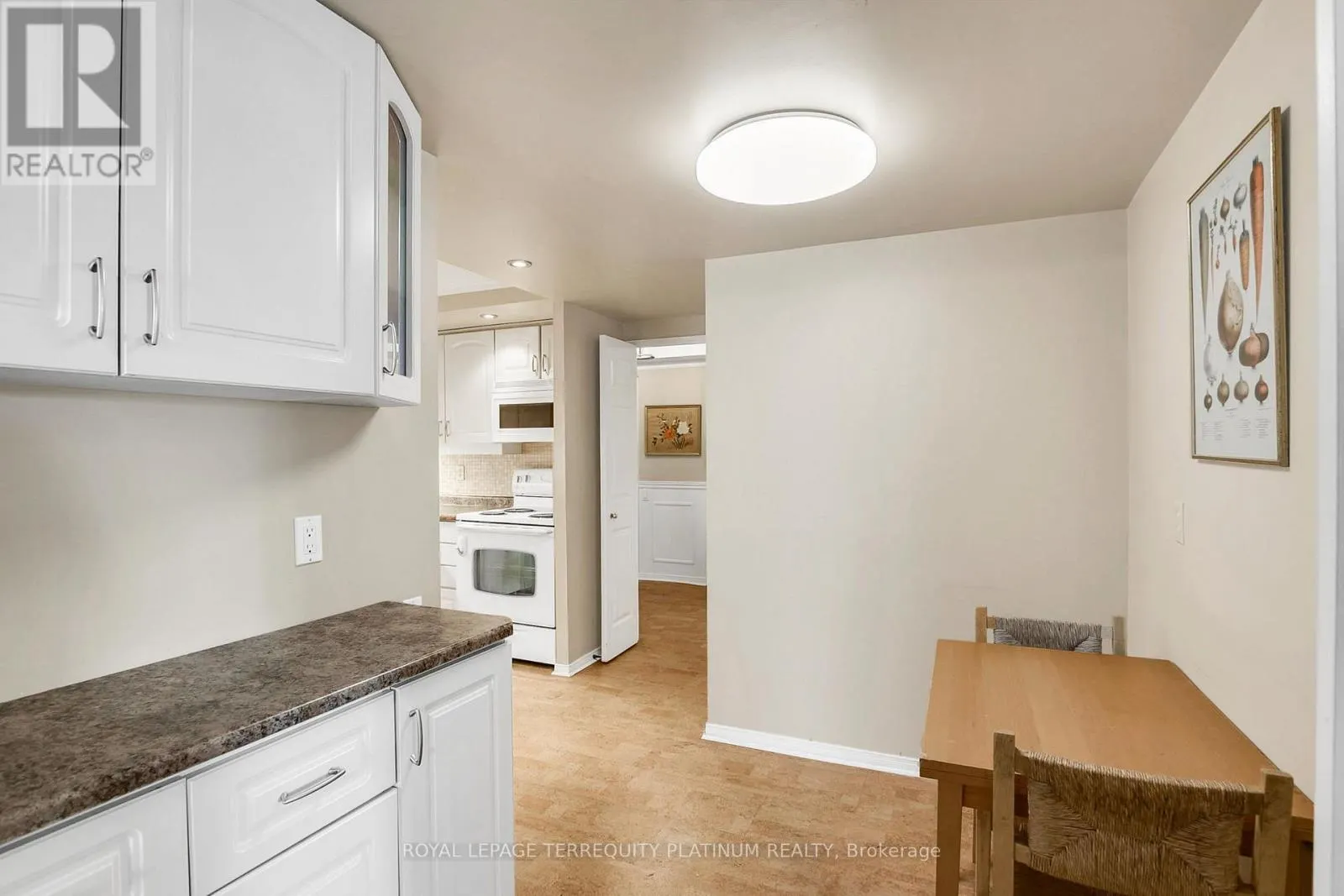 1202 - 3 CONCORDE PLACE