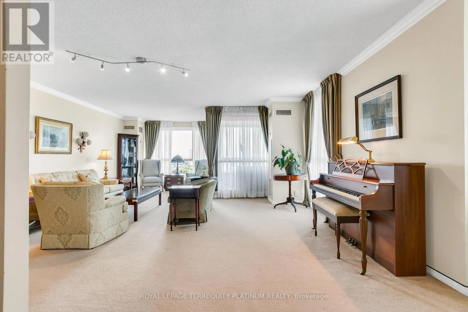1202 - 3 CONCORDE PLACE
