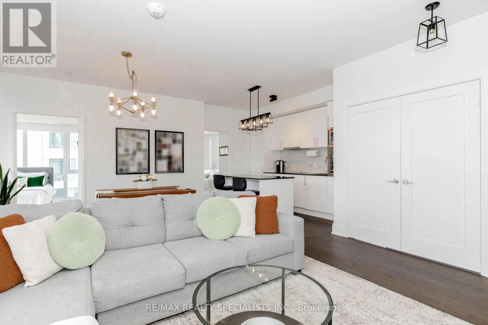 1705 - 576 FRONT STREET W