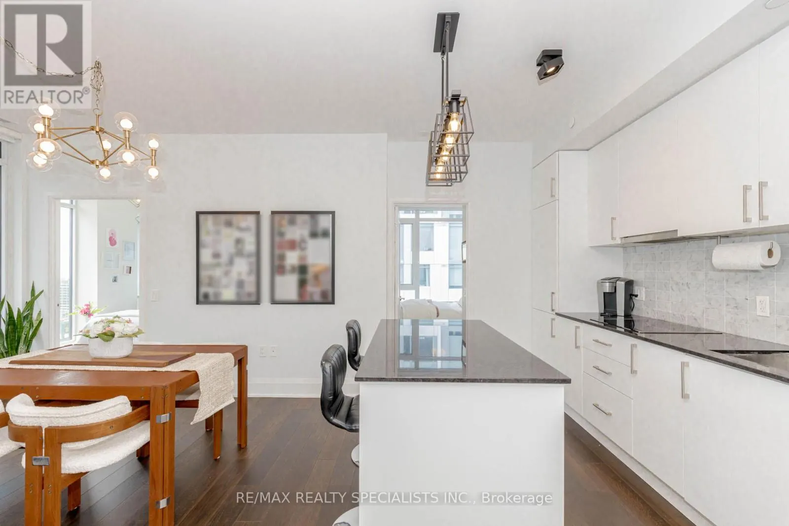 1705 - 576 FRONT STREET W