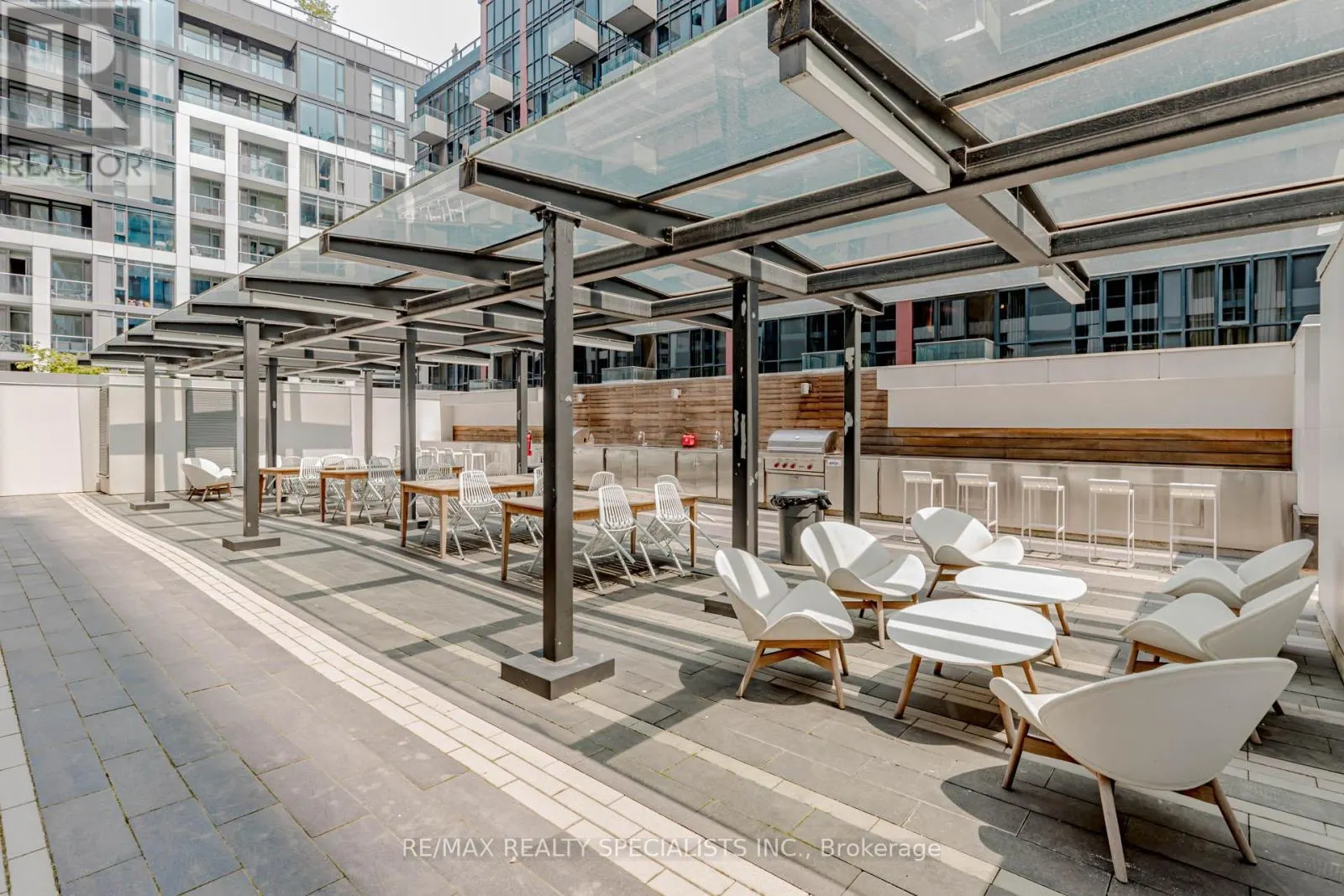 1705 - 576 FRONT STREET W