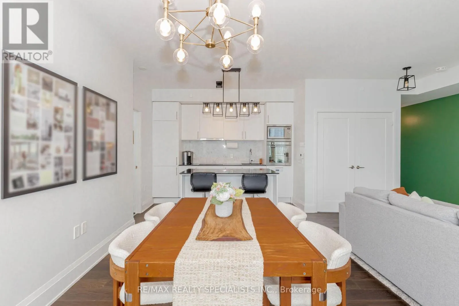 1705 - 576 FRONT STREET W