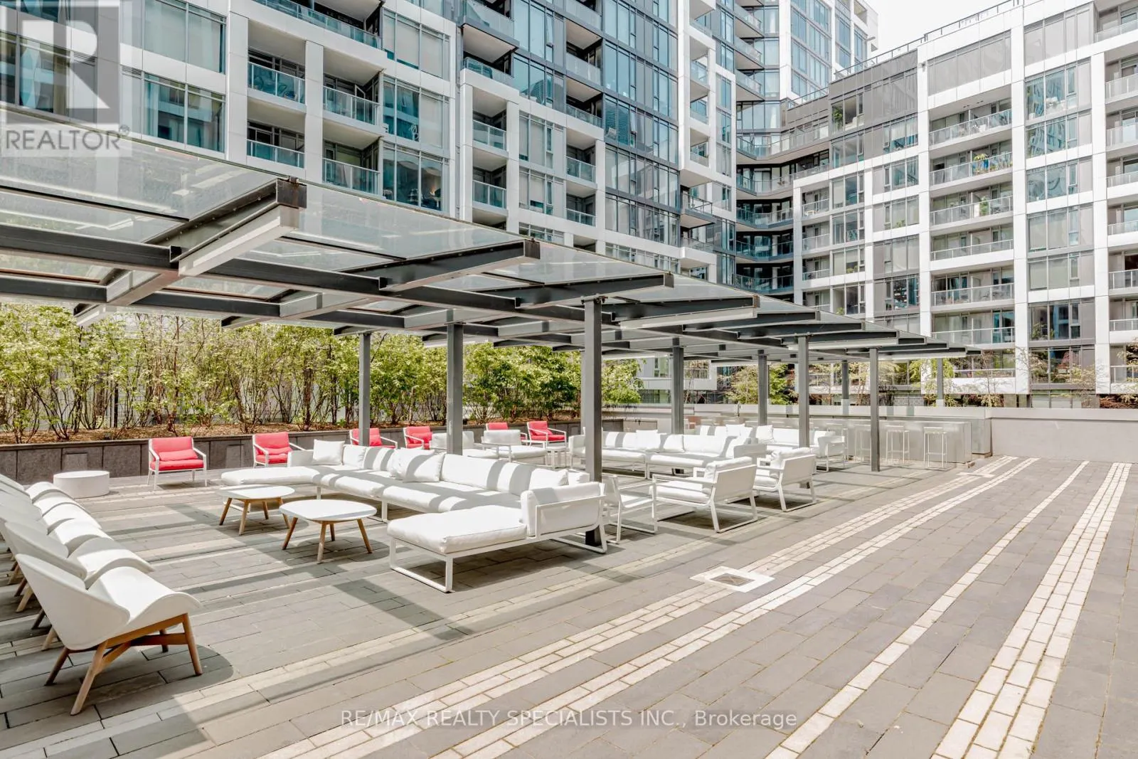 1705 - 576 FRONT STREET W