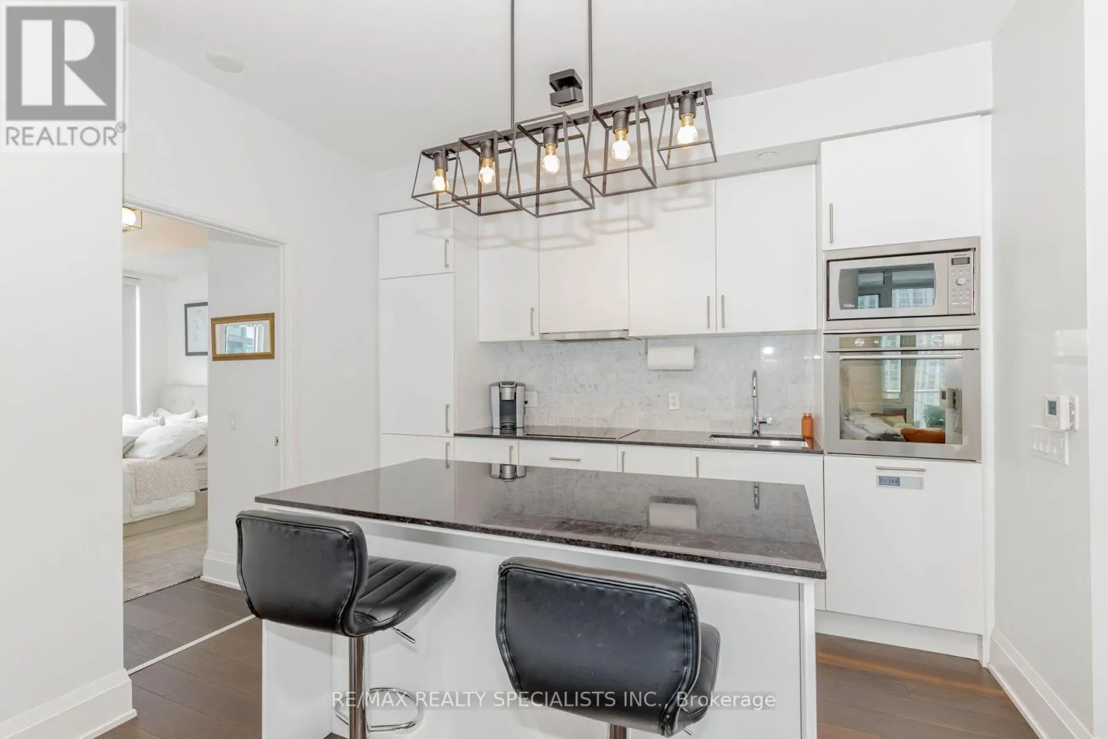 1705 - 576 FRONT STREET W