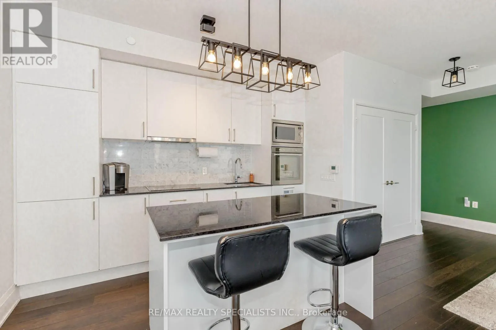1705 - 576 FRONT STREET W
