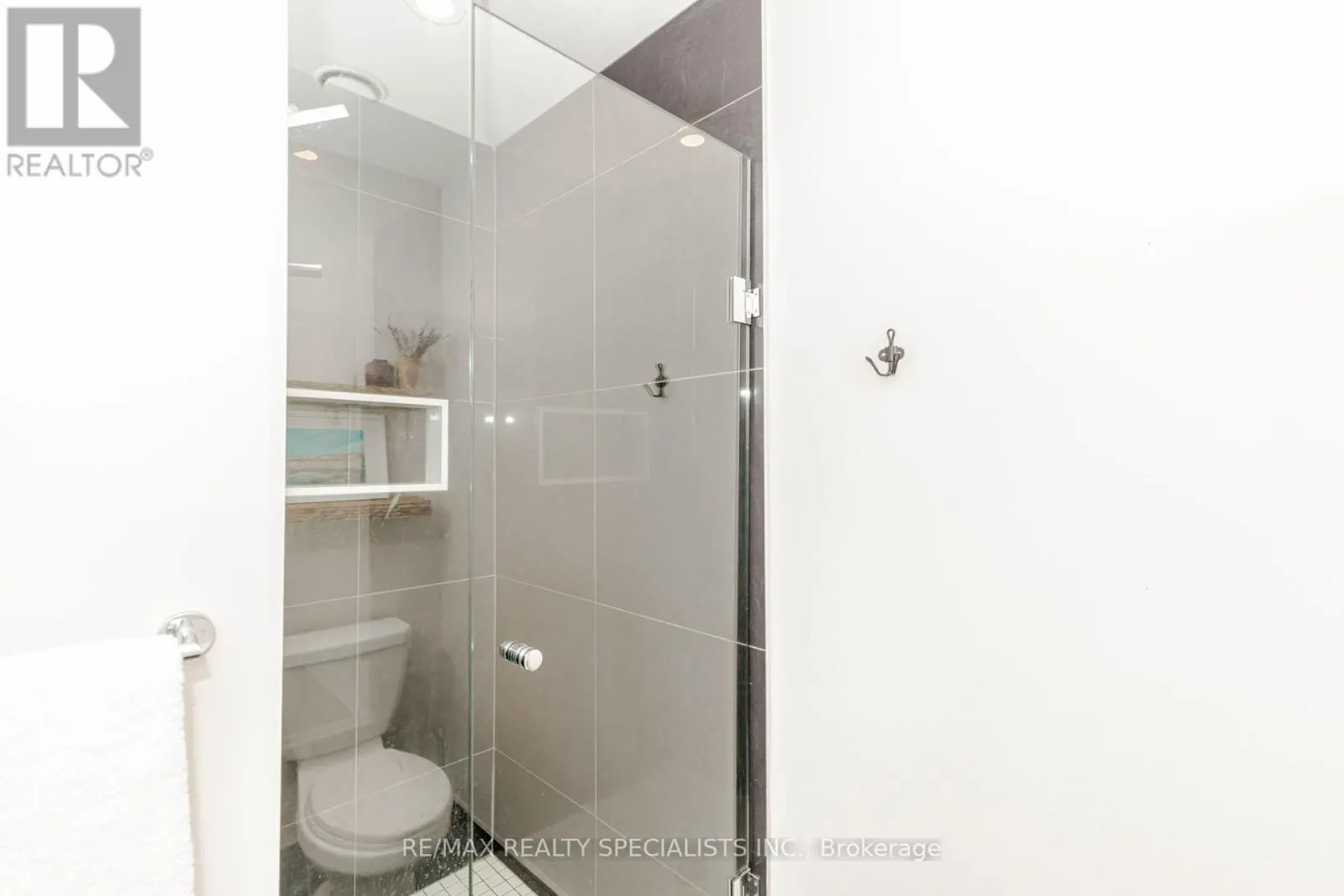 1705 - 576 FRONT STREET W
