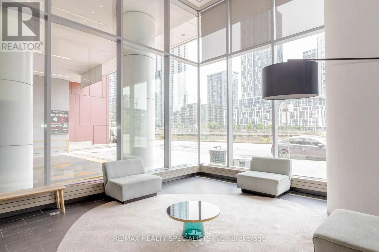 1705 - 576 FRONT STREET W