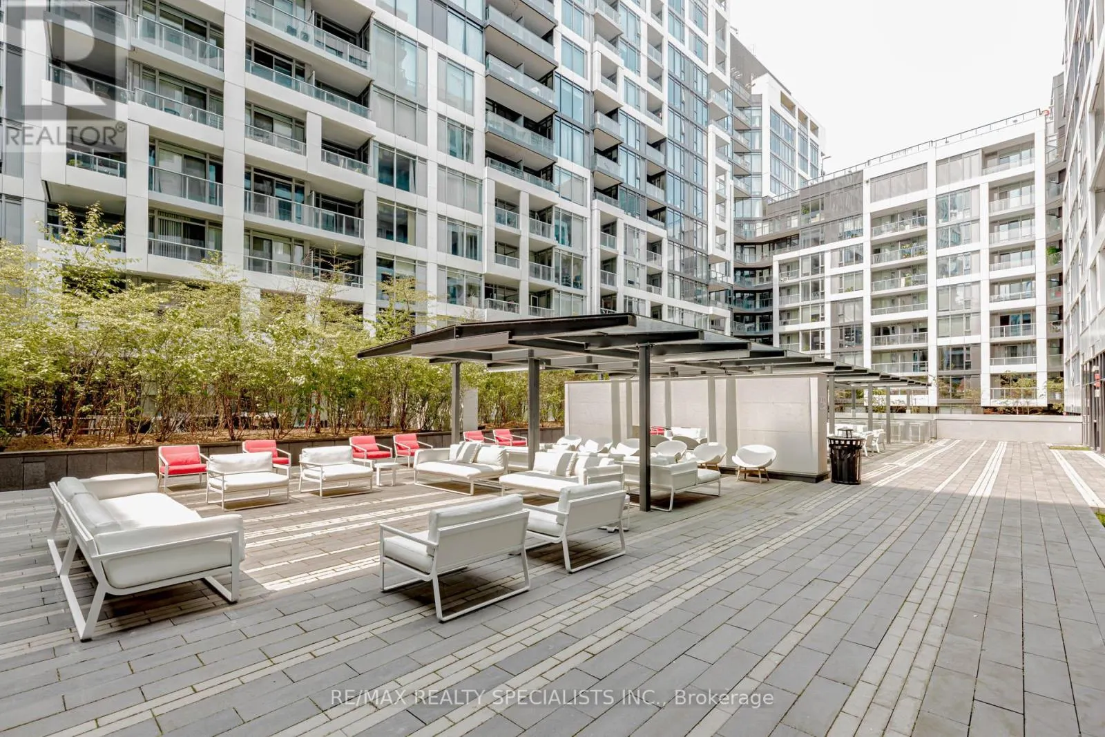 1705 - 576 FRONT STREET W