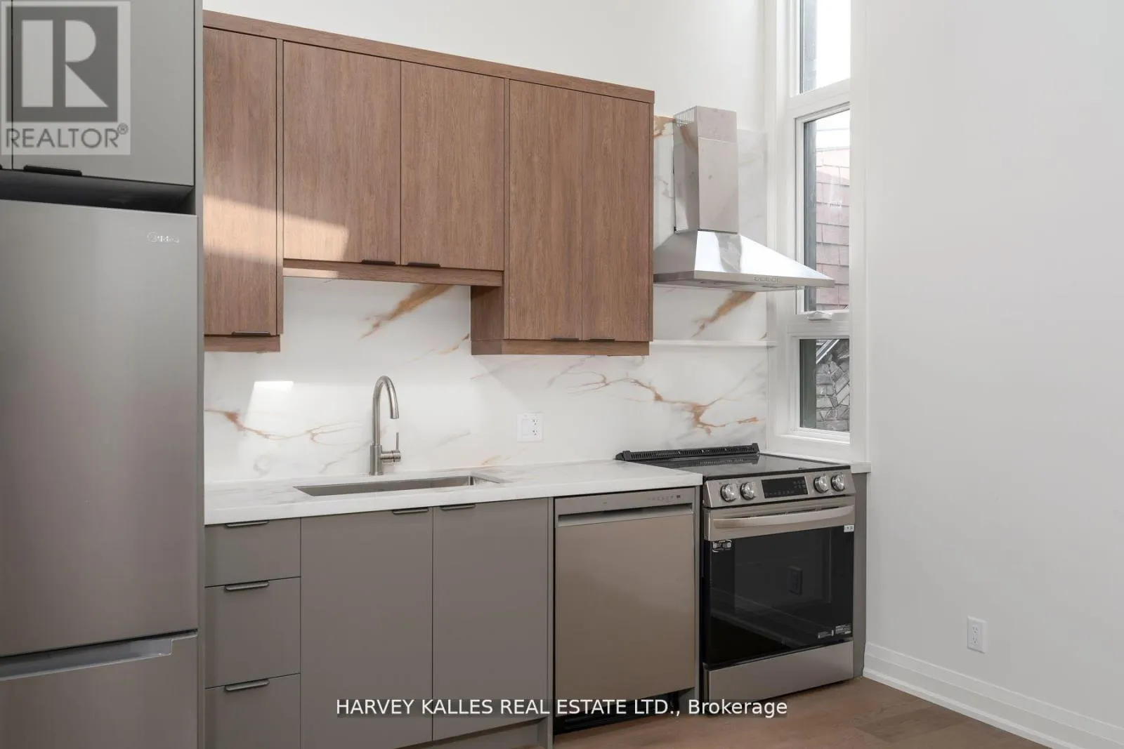 4 (3RD FLOOR) - 24 SULLIVAN STREET