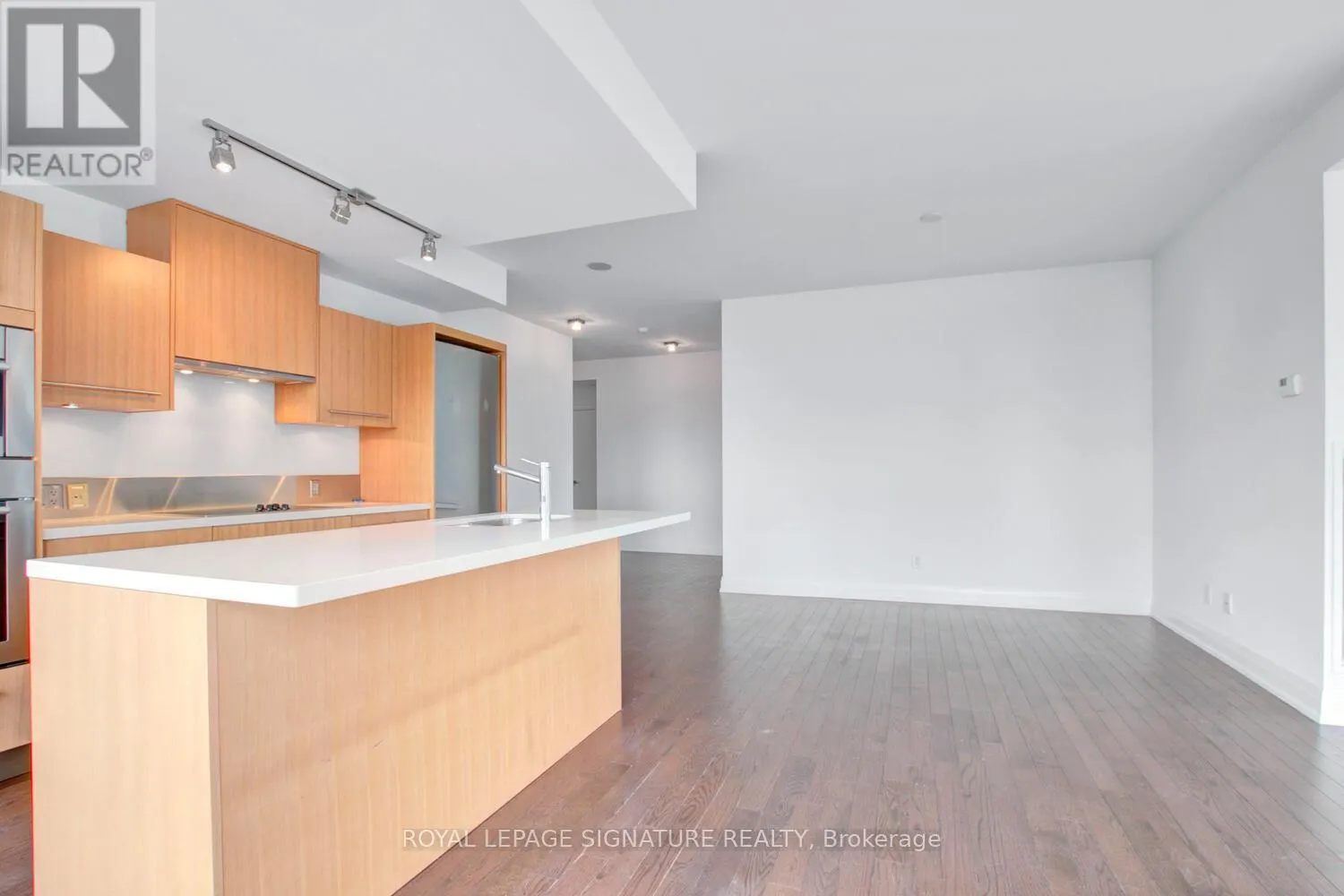 3211 - 80 JOHN STREET