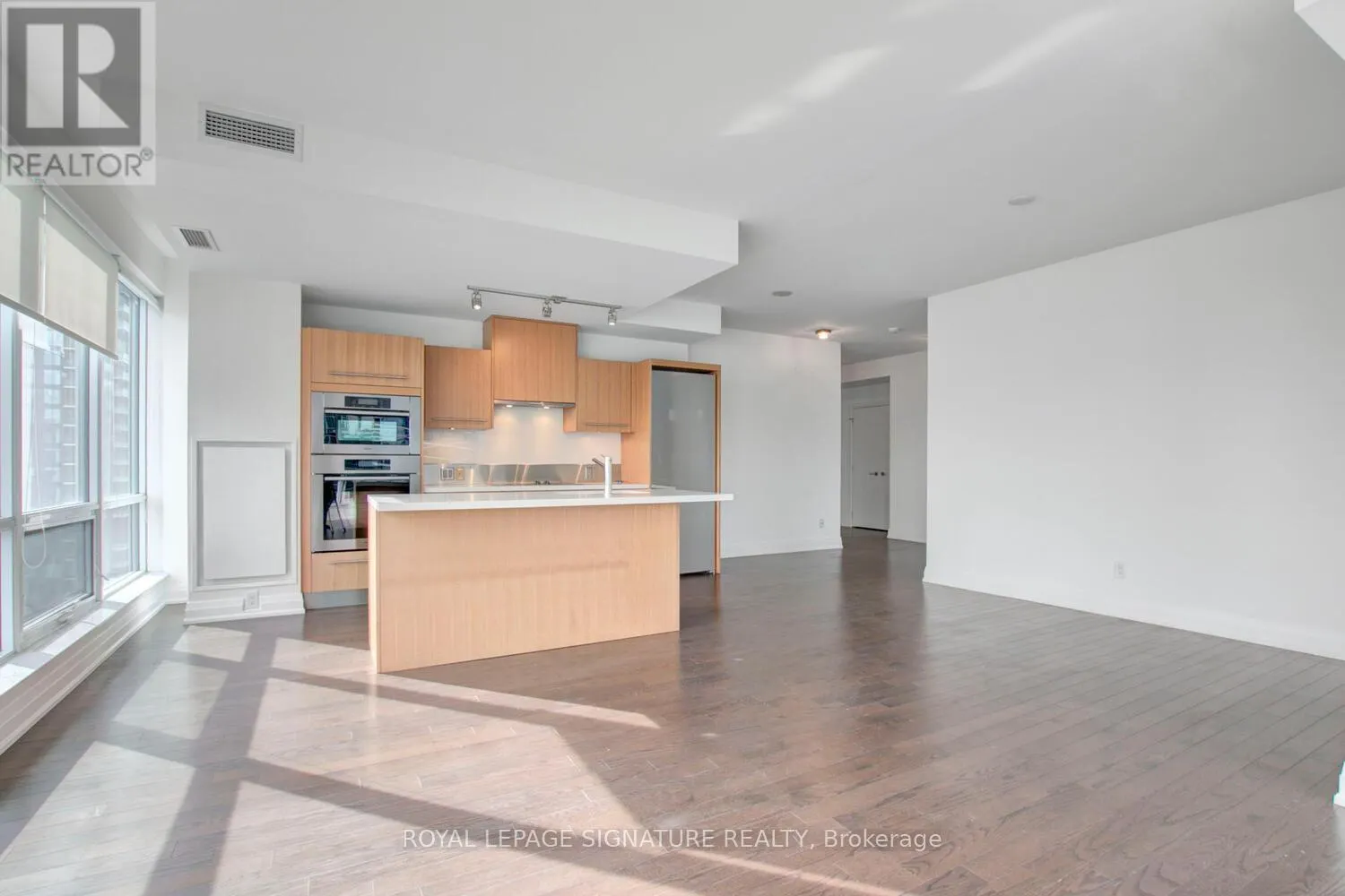 3211 - 80 JOHN STREET