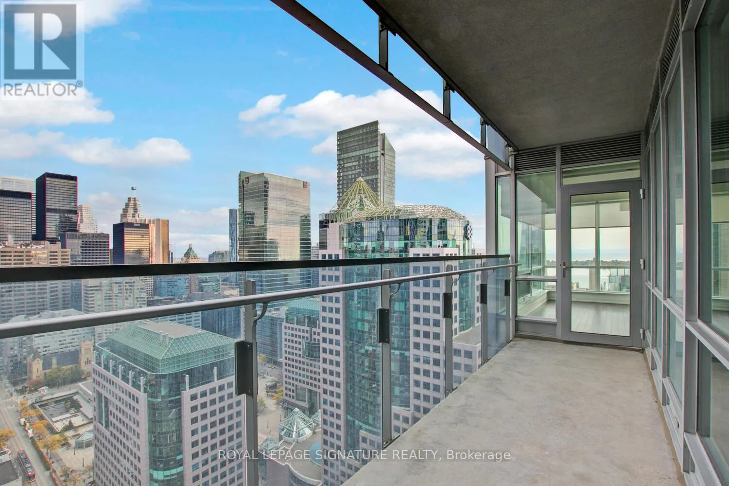 3211 - 80 JOHN STREET
