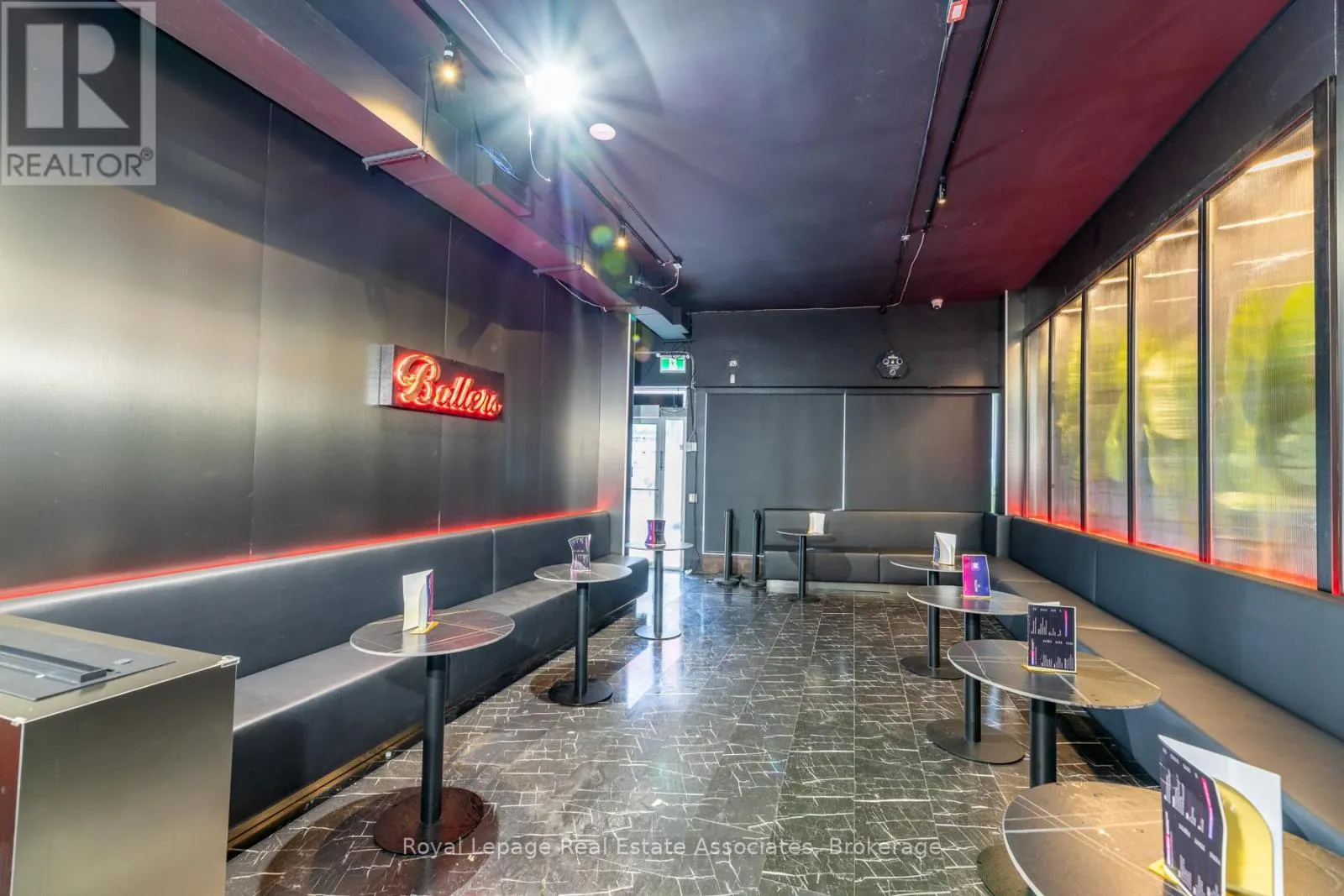 560 QUEEN STREET W