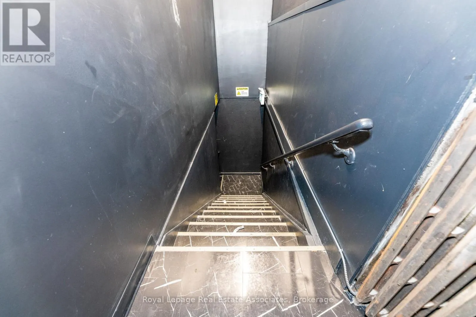 560 QUEEN STREET W