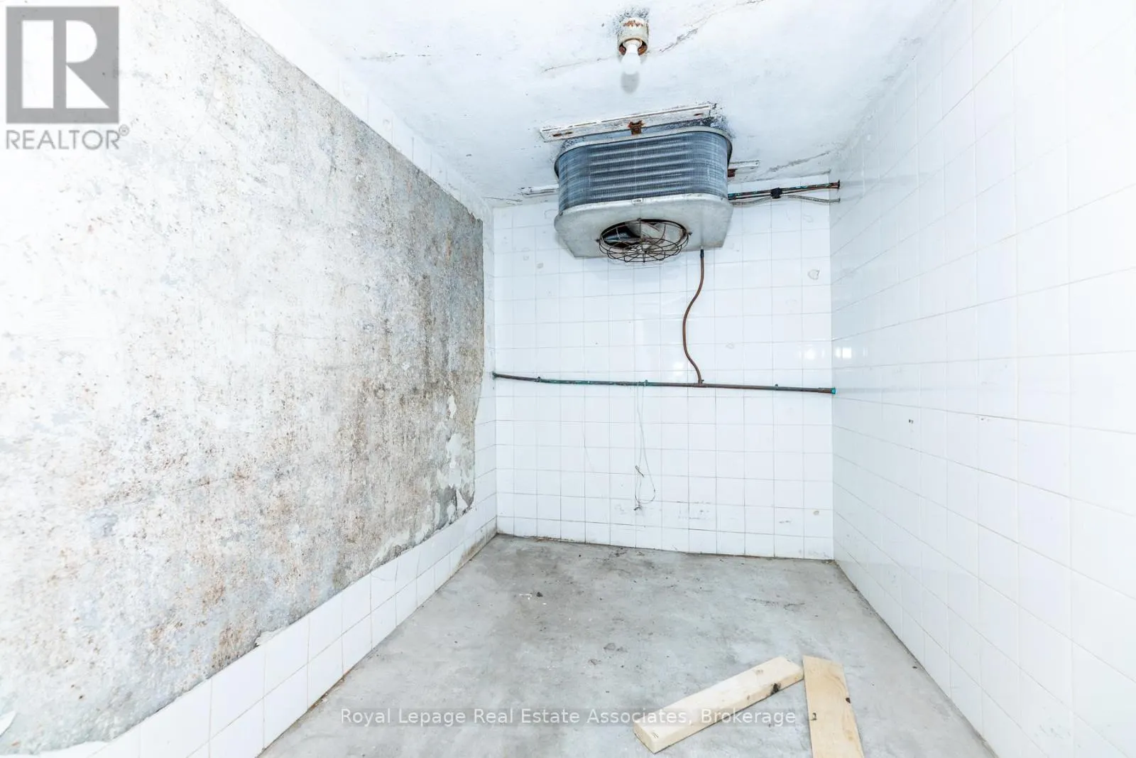 560 QUEEN STREET W