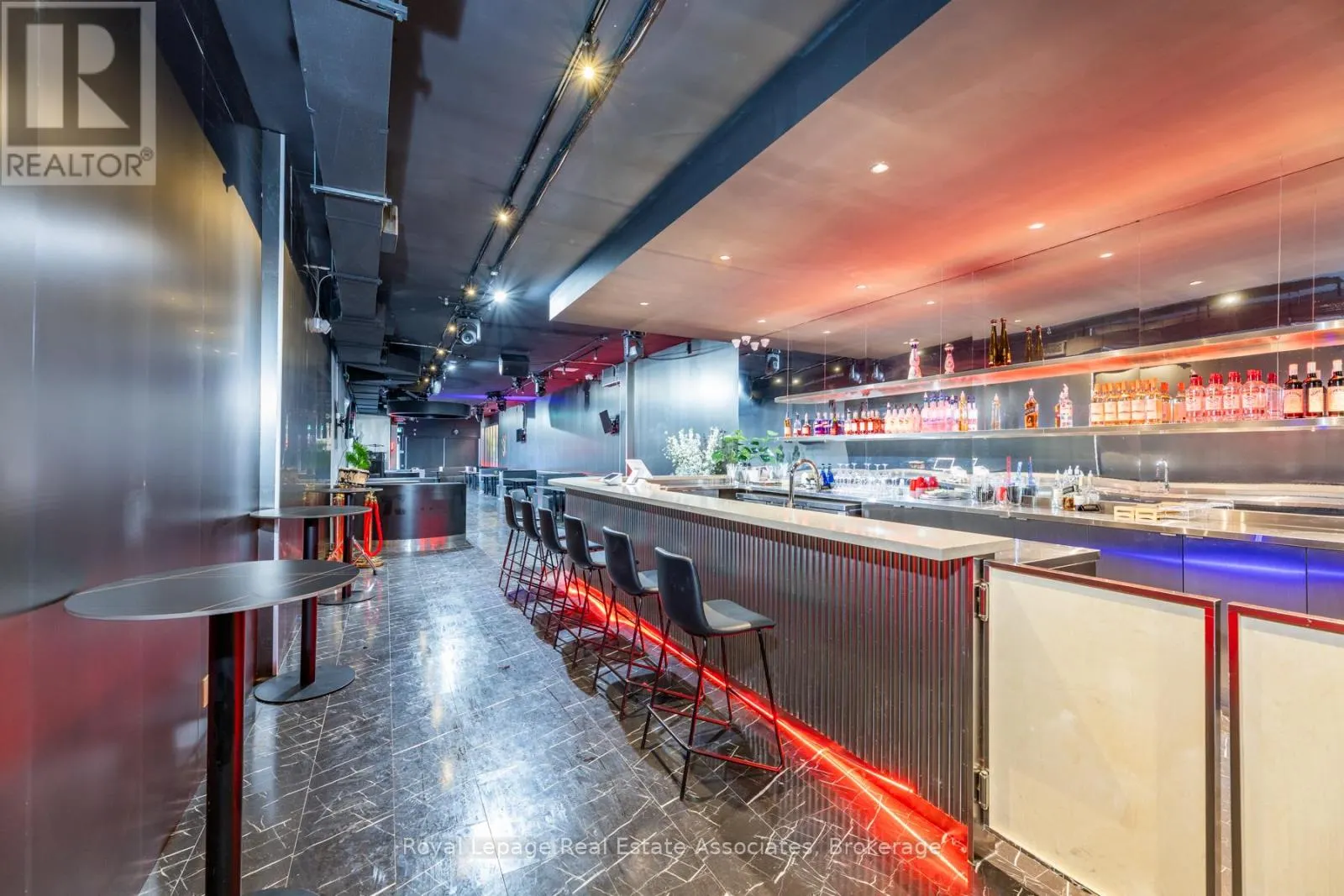 560 QUEEN STREET W