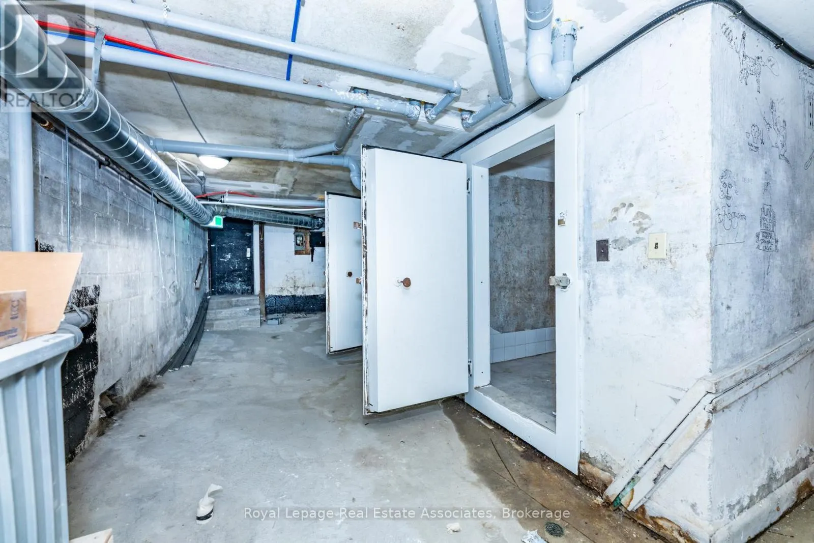 560 QUEEN STREET W
