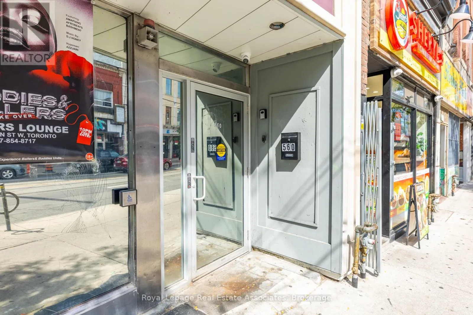 560 QUEEN STREET W