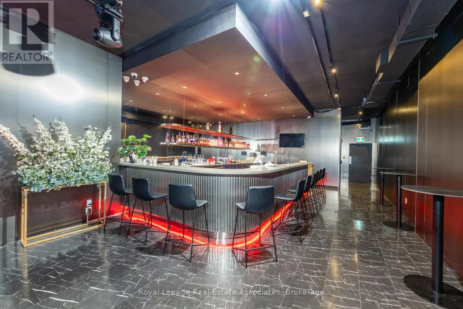 560 QUEEN STREET W