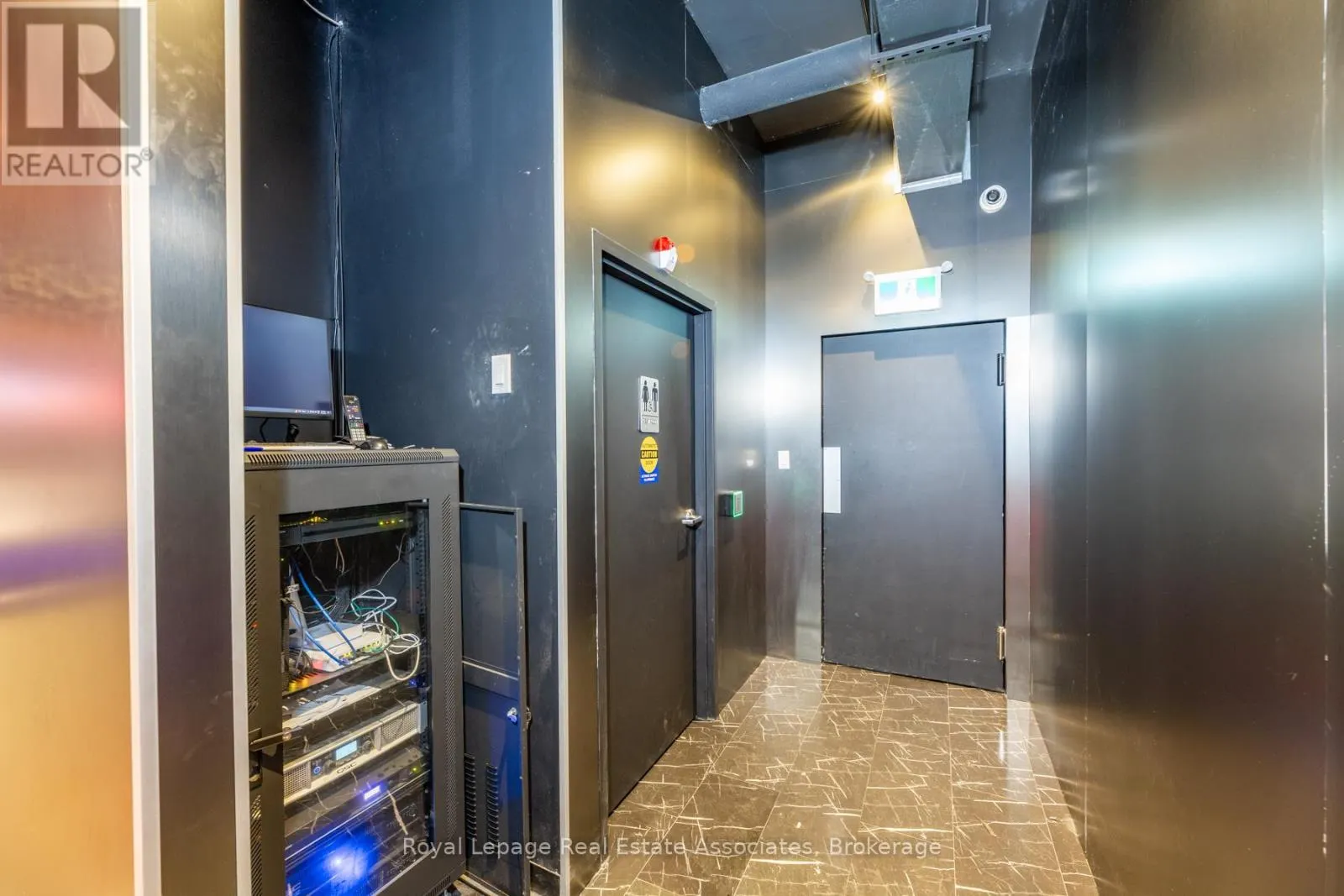 560 QUEEN STREET W