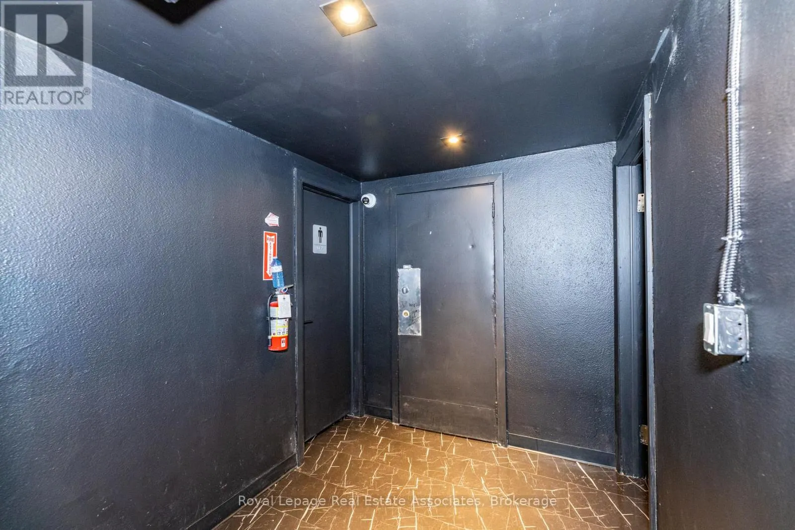 560 QUEEN STREET W