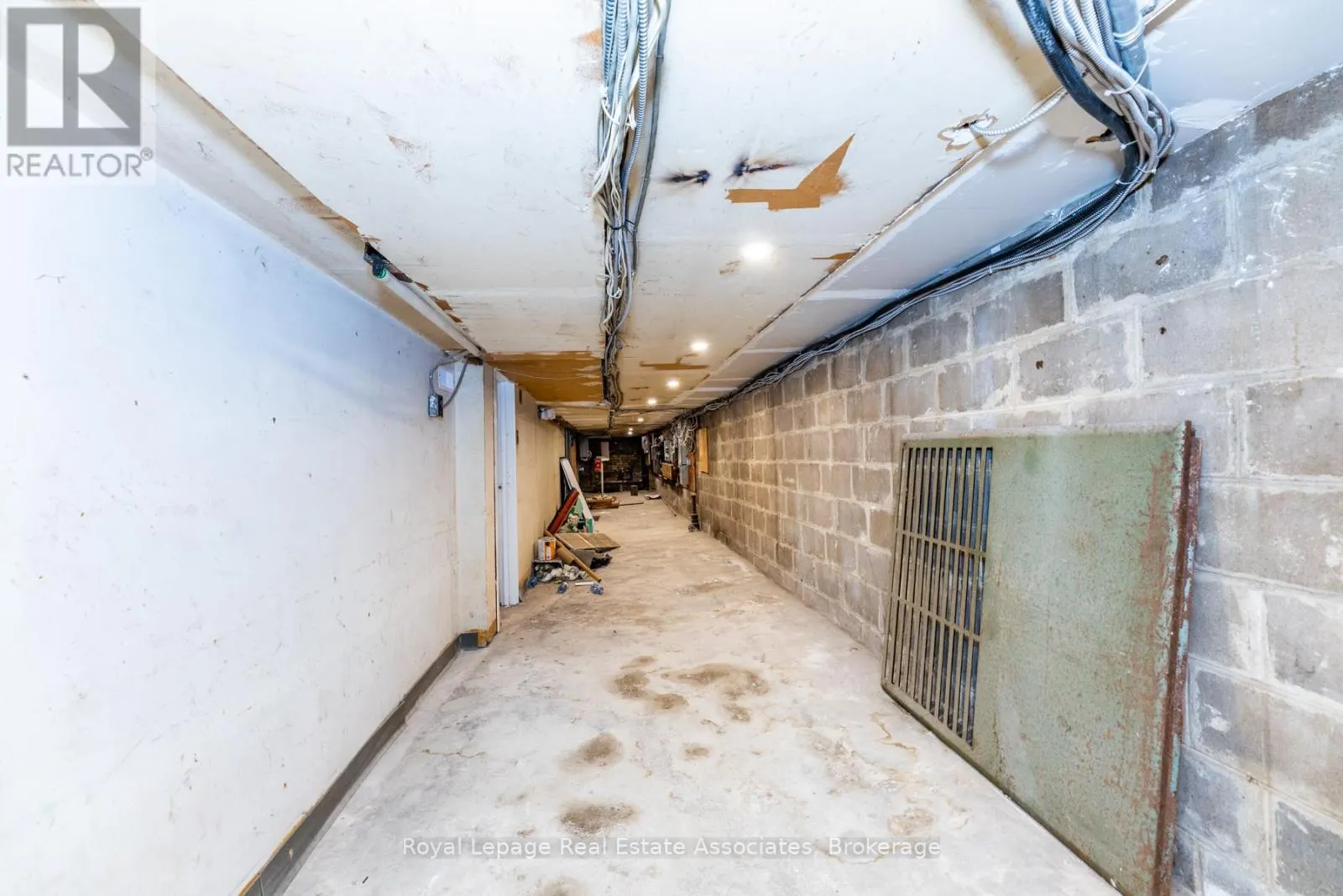 560 QUEEN STREET W