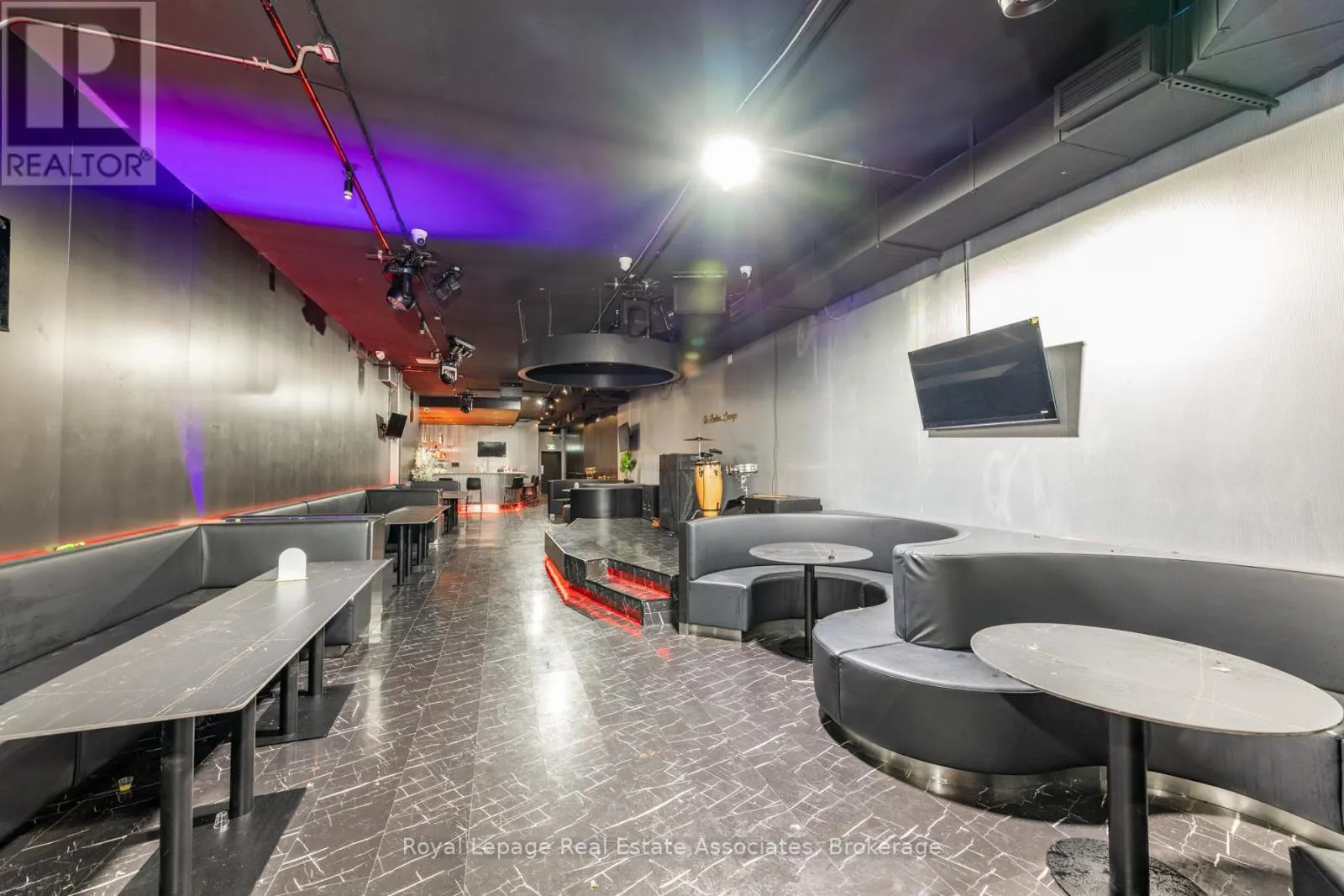 560 QUEEN STREET W