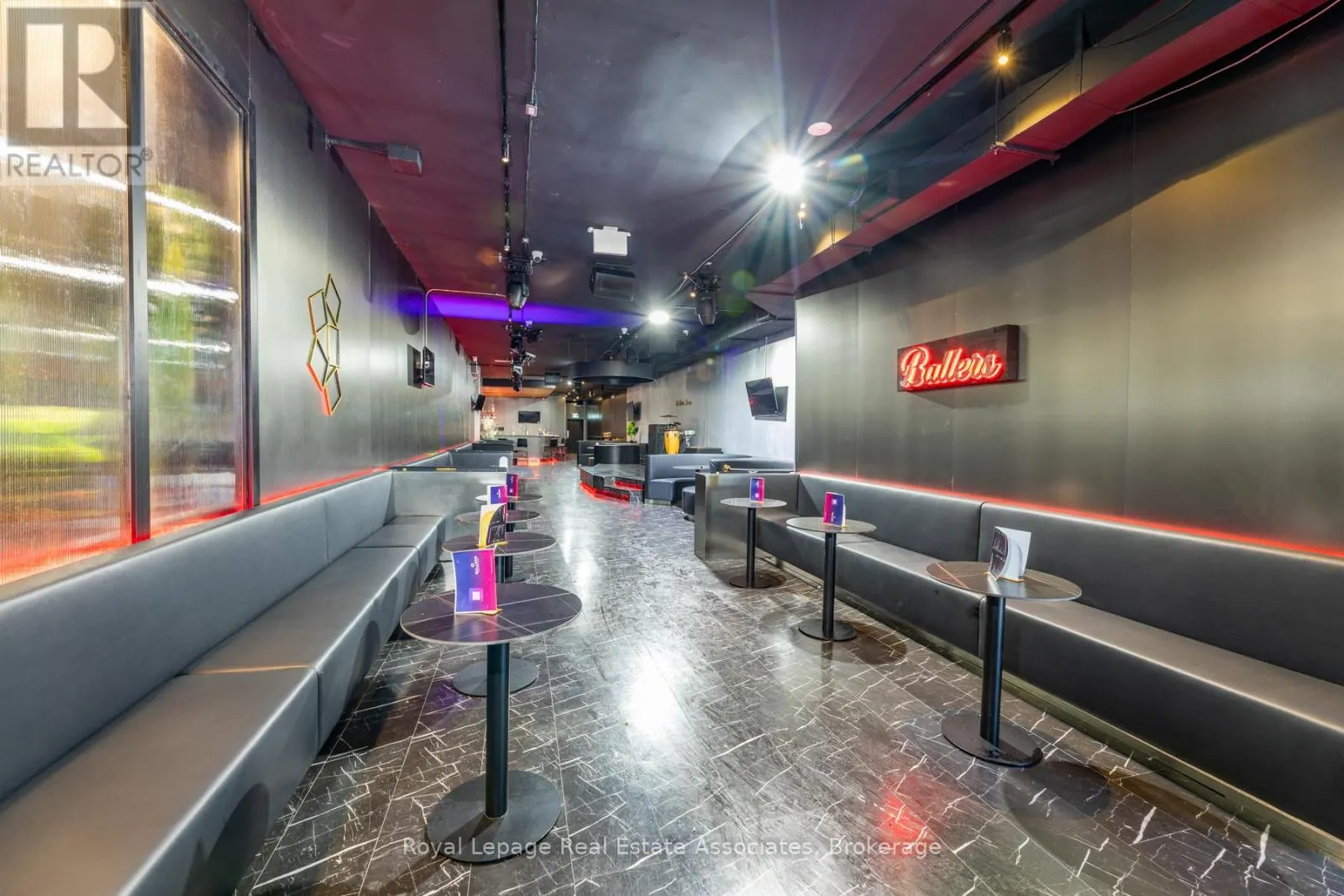 560 QUEEN STREET W