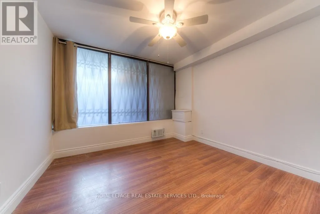 1391 DUNDAS STREET W