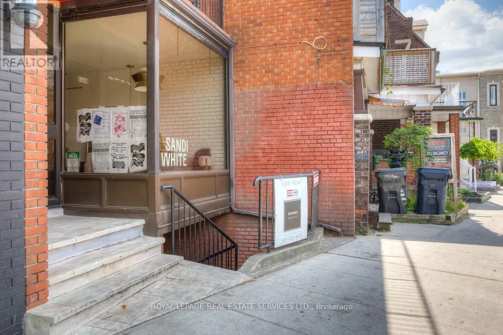 1391 DUNDAS STREET W