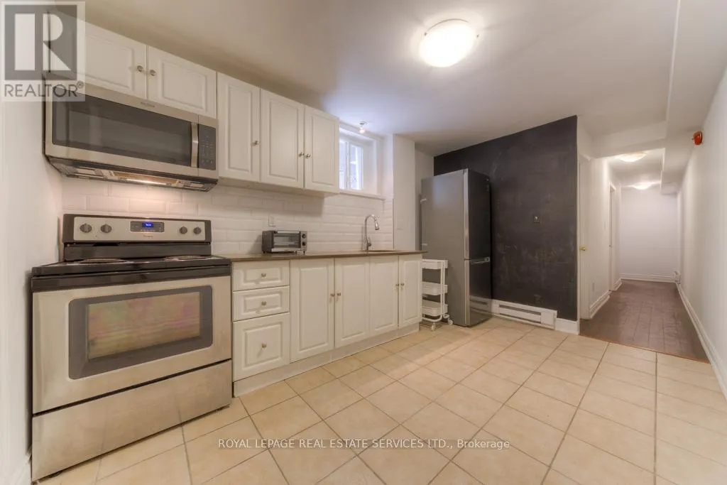 1391 DUNDAS STREET W