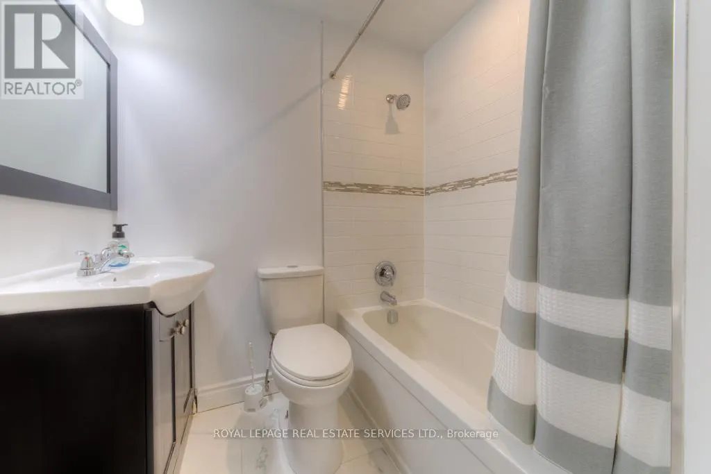 1391 DUNDAS STREET W