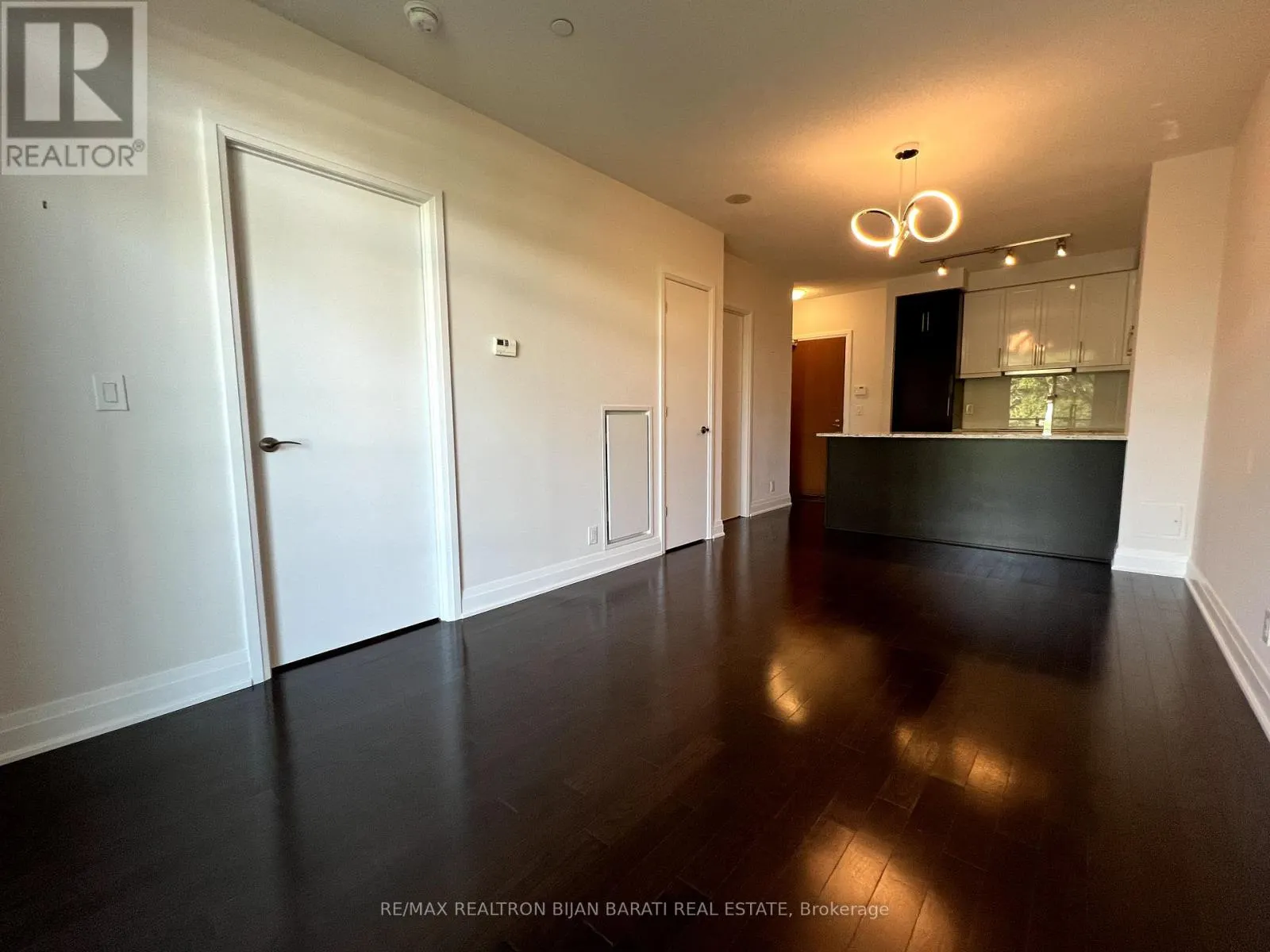 502 - 21 CLAIRTRELL ROAD