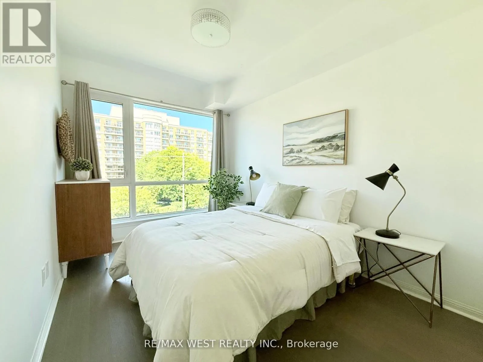 310 - 639 LAWRENCE AVENUE W