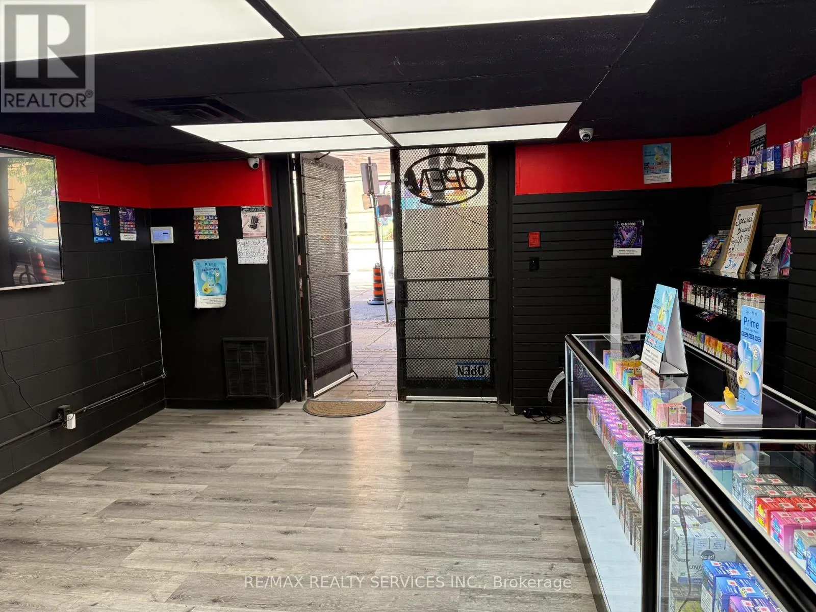 201 KING ST STREET E