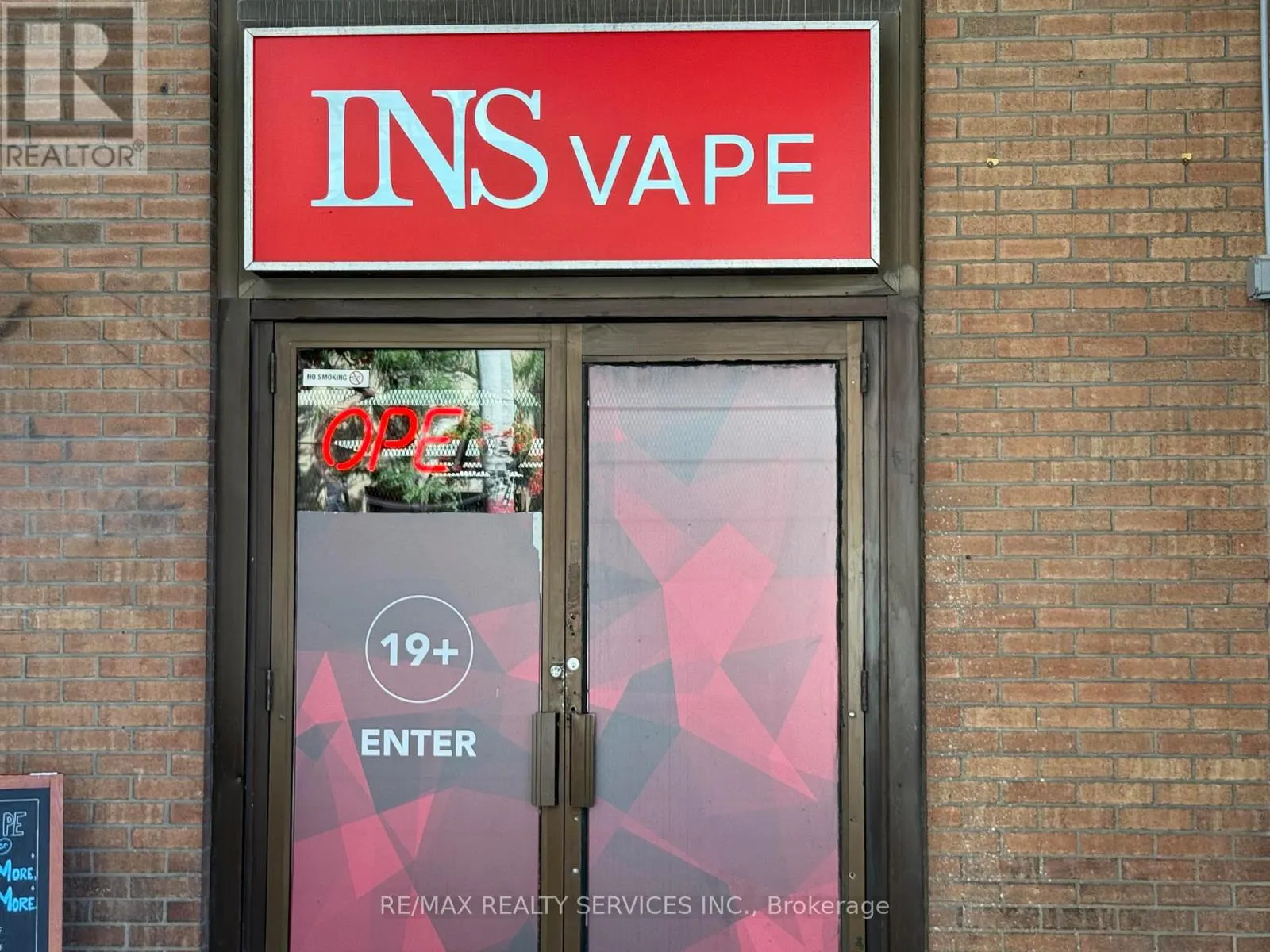 201 KING ST STREET E