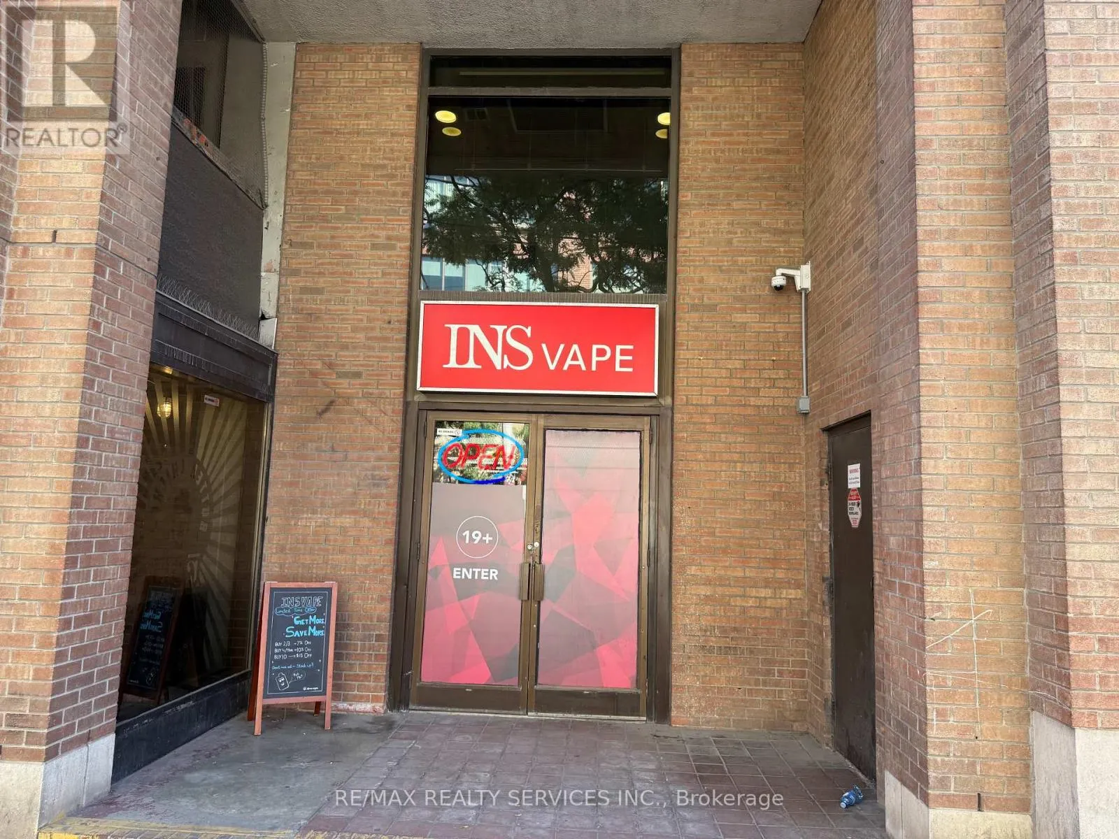 201 KING ST STREET E