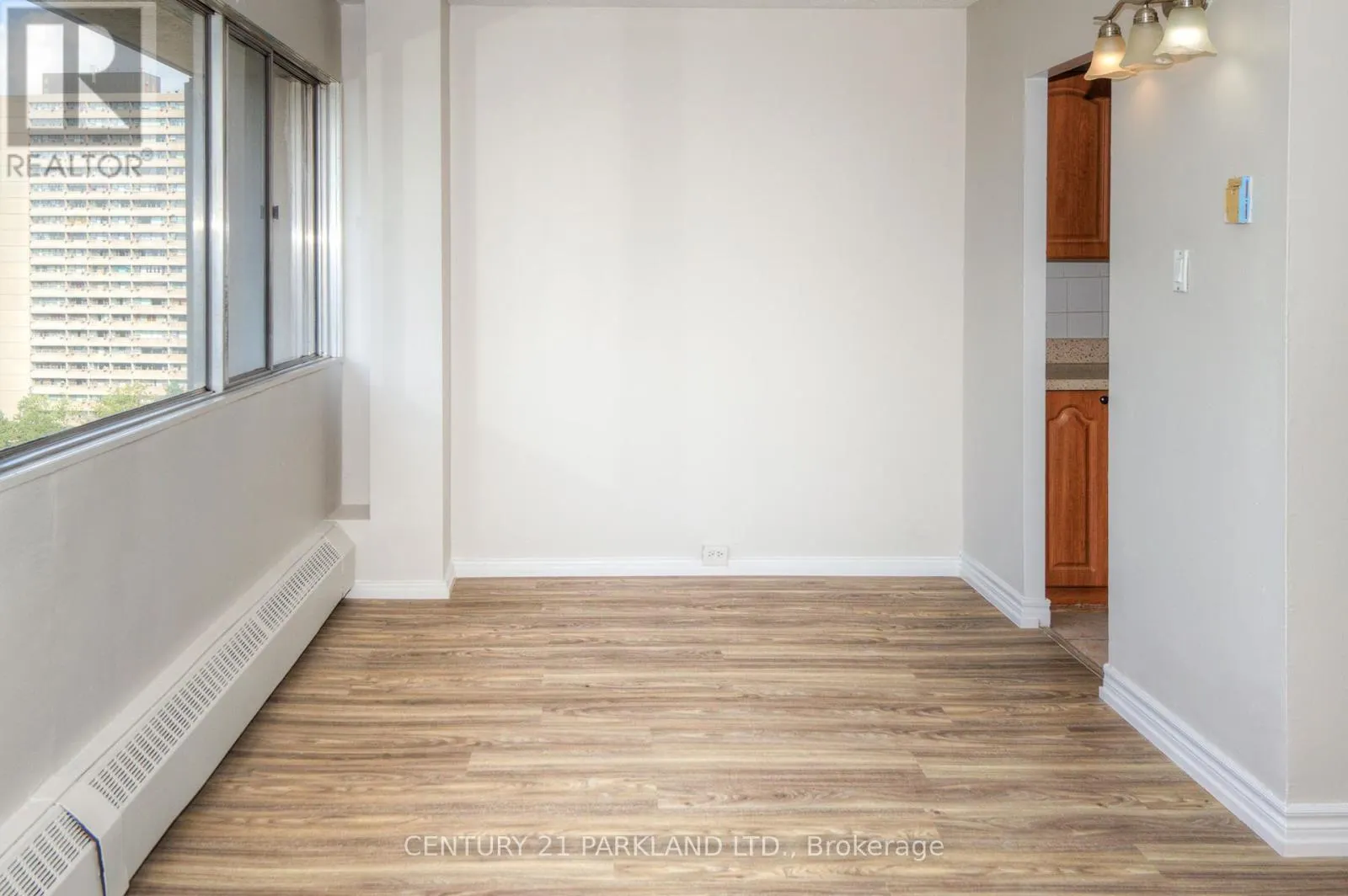 1409 - 10 SUNNY GLENWAY