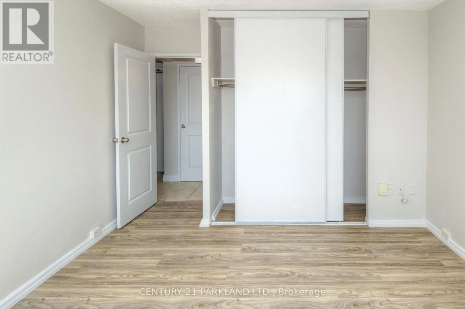 1409 - 10 SUNNY GLENWAY