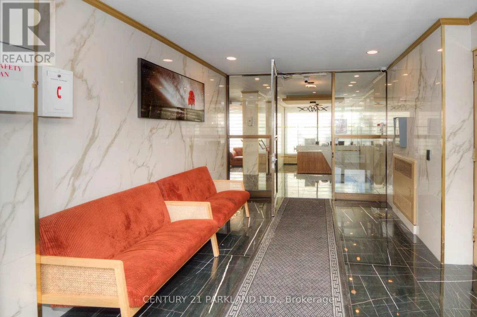 1409 - 10 SUNNY GLENWAY