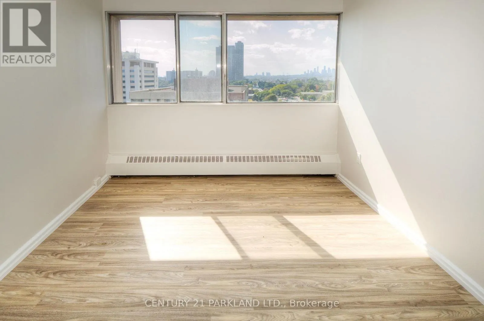 1409 - 10 SUNNY GLENWAY