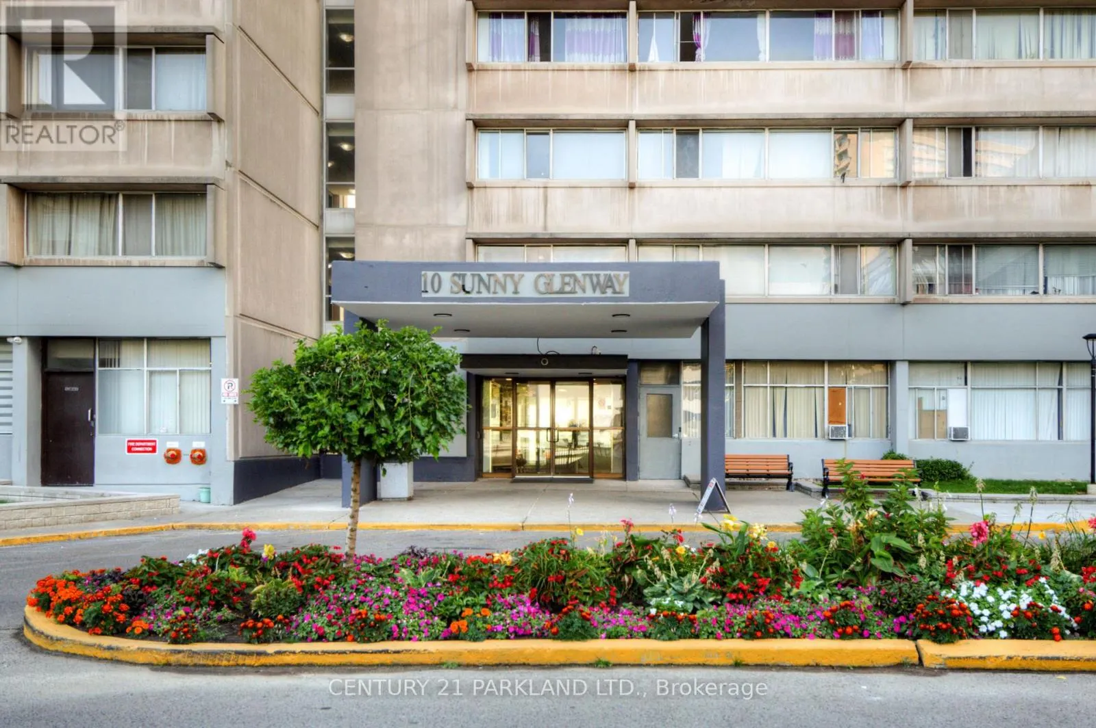 1409 - 10 SUNNY GLENWAY