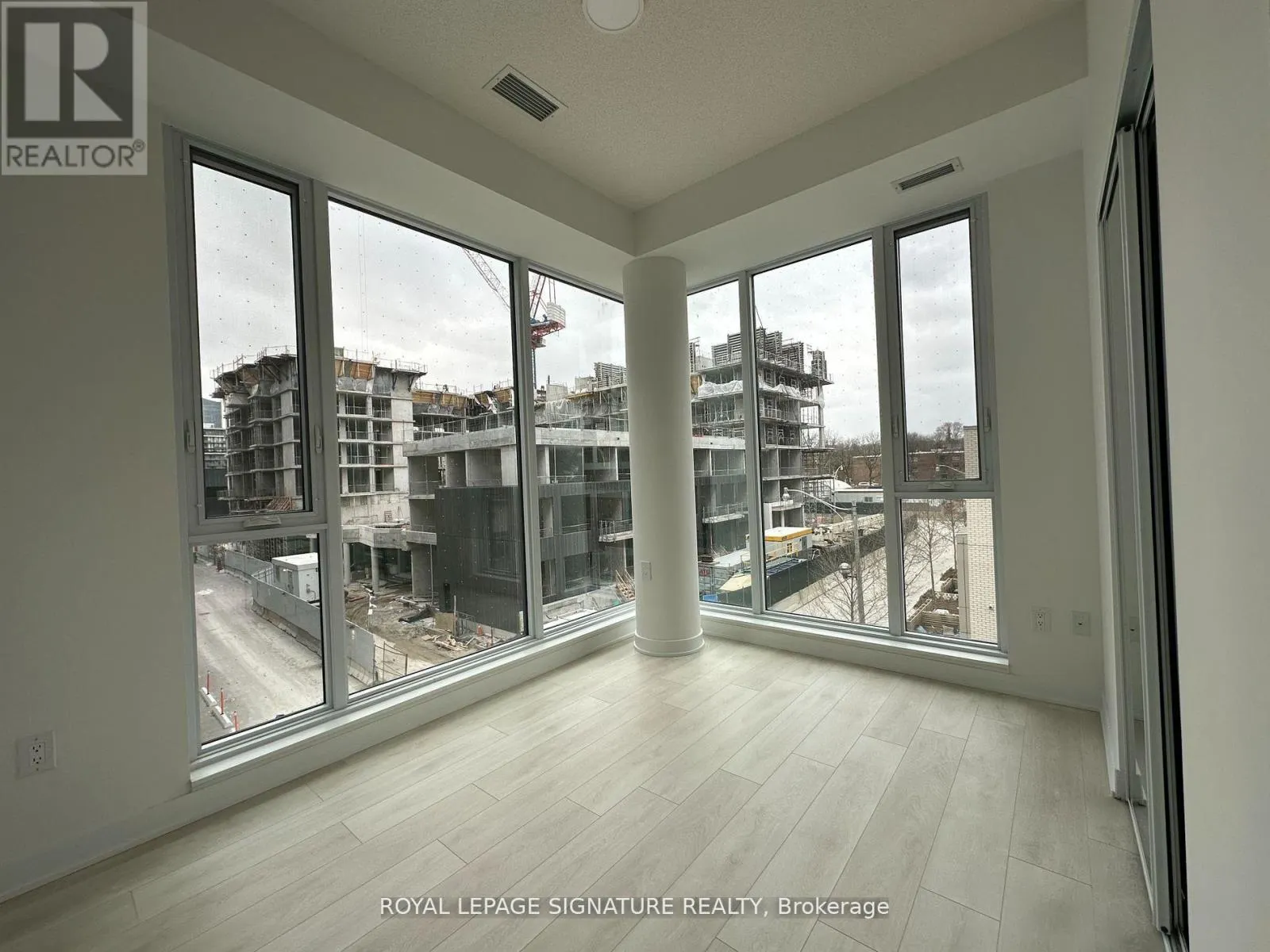 322 - 35 TUBMAN AVENUE