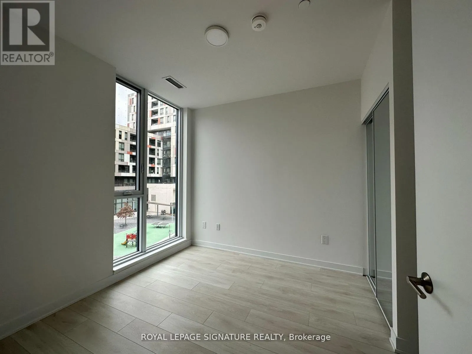 322 - 35 TUBMAN AVENUE