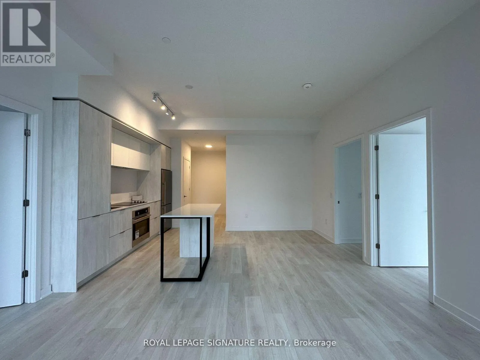 322 - 35 TUBMAN AVENUE