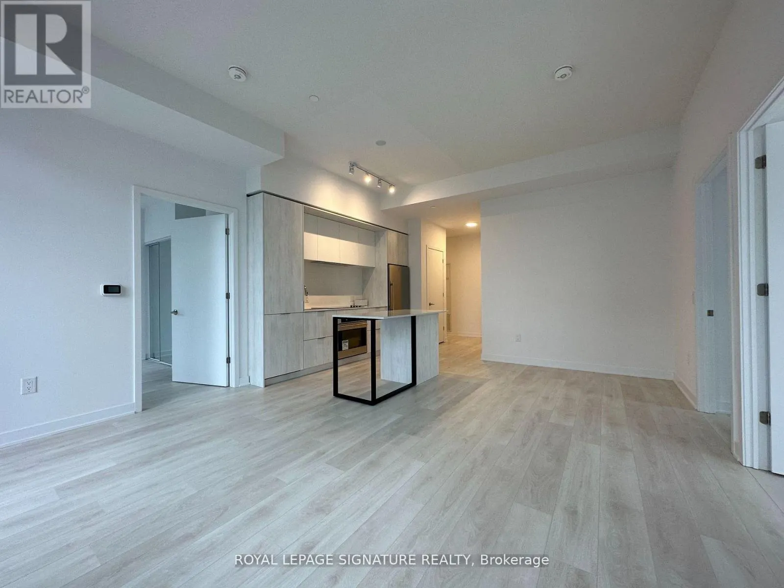 322 - 35 TUBMAN AVENUE