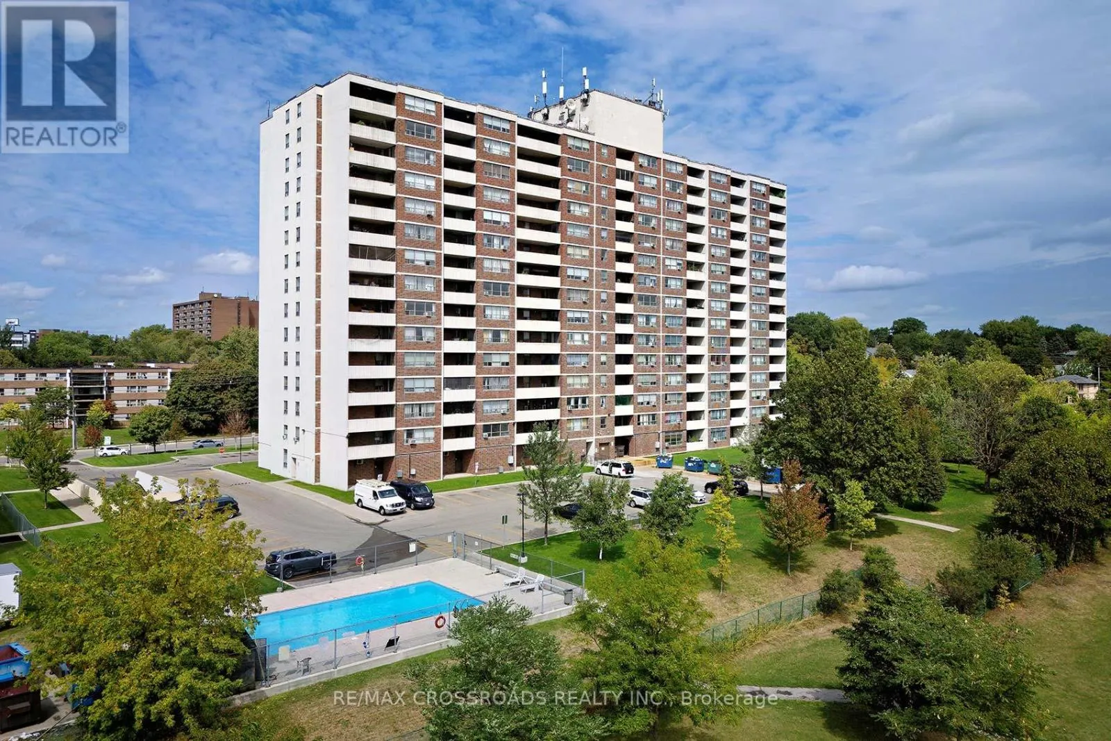 210 - 25 SUNRISE AVENUE
